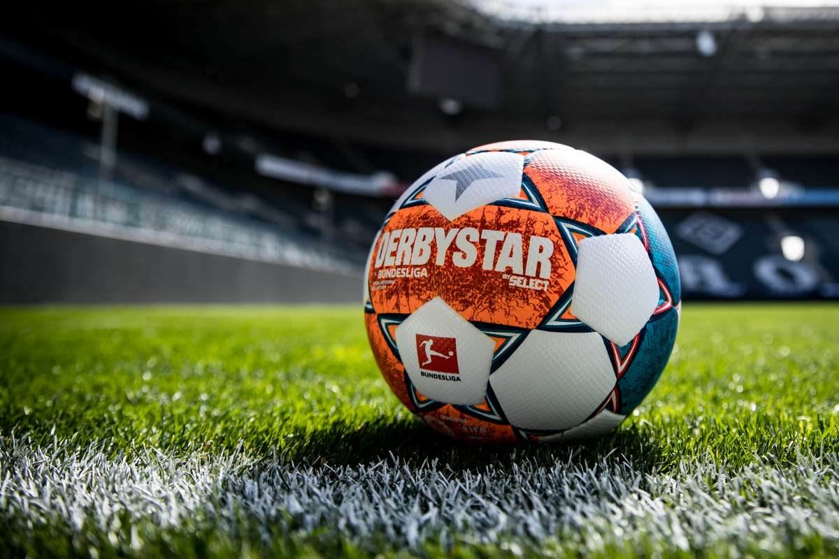 Derbystar Fußball Bundesliga Brillant APS 2021/22 | Bundesligaspielball